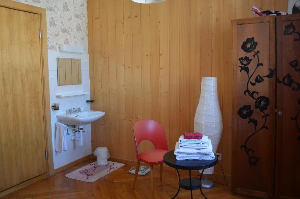 Chambres D'Hotes Le Passiflore Les Brenets Exterior photo